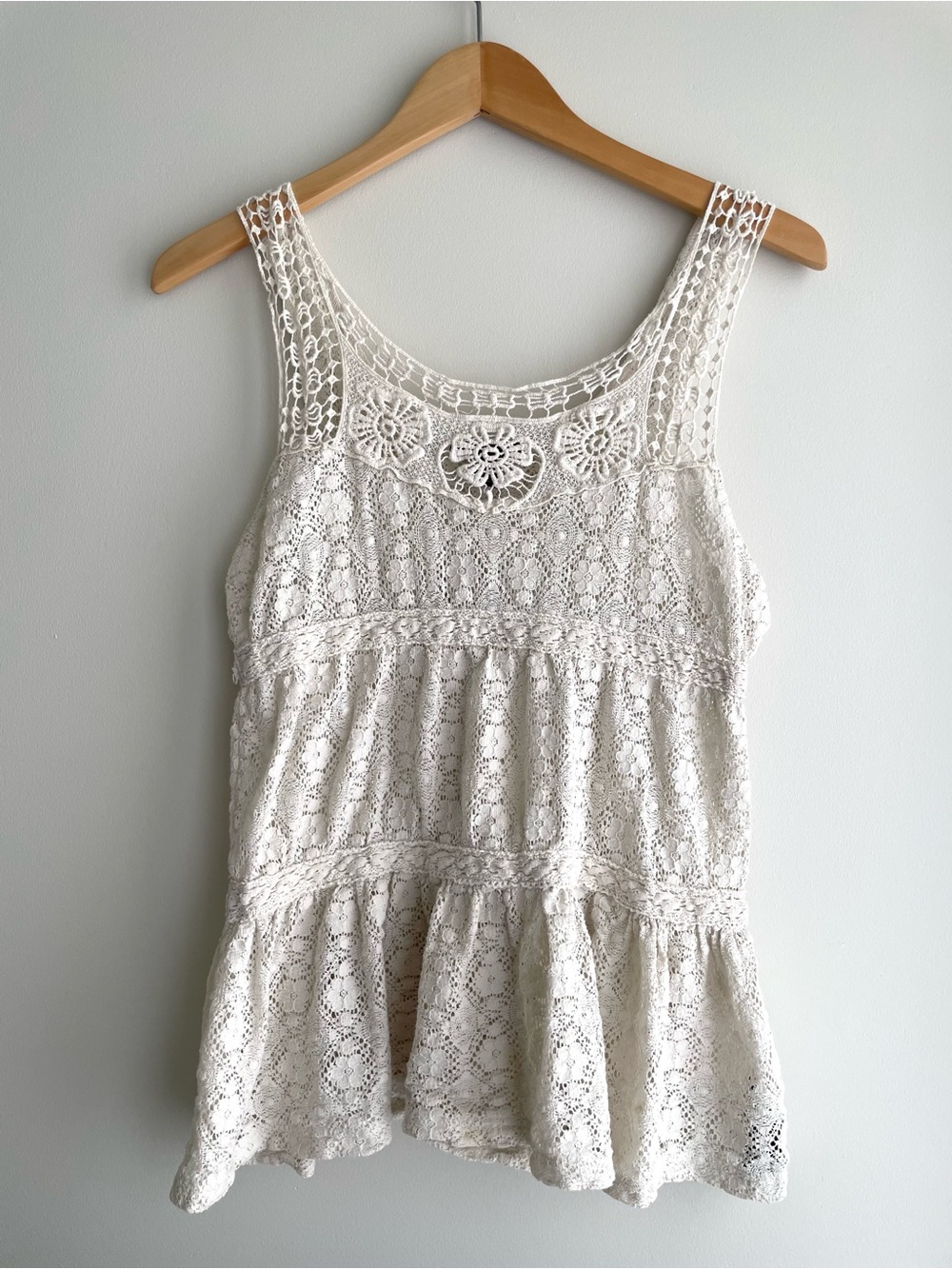 Forever 21 Boho Festival Cottage Cream Crochet Floral Lace Peplum Tank